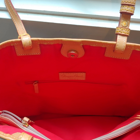 Dooney and Bourke Women's Handbag - Picture 5 of 8